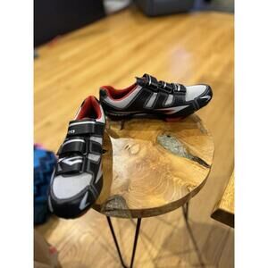 Venzo Cycling Shoes with Velcro Straps Sz W9/M7.5